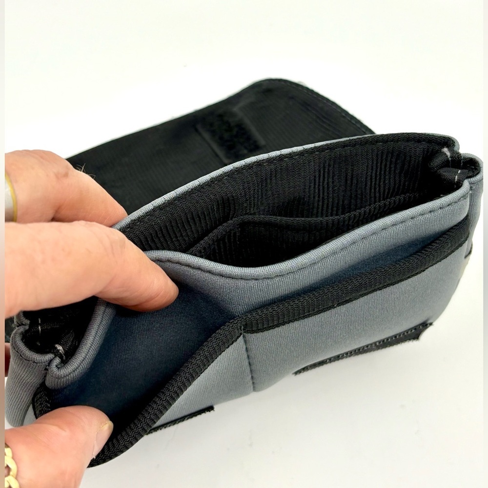 Stylish Electronic and Accessories Pouch for Traveling 7” x 4.5” - Picture 5 of 7